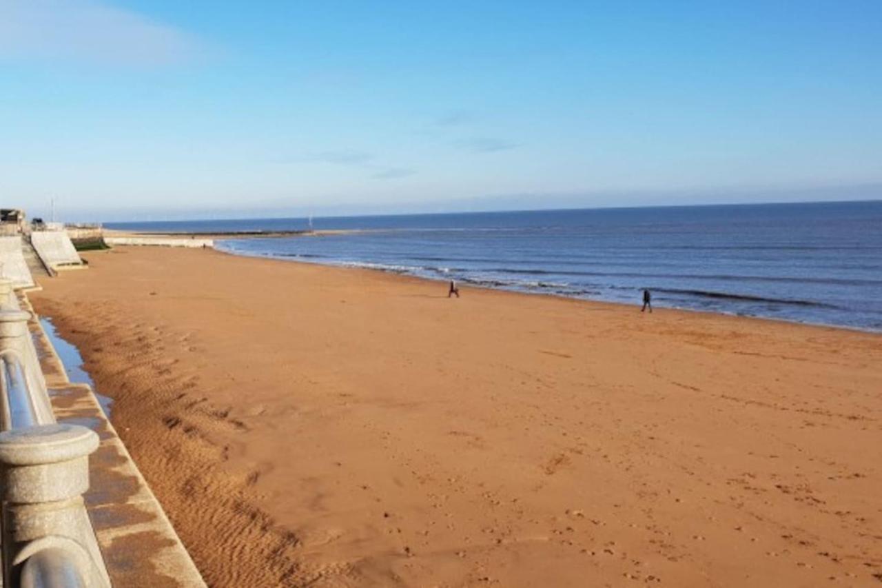 Vitamin Sea - Beachfront Apartment - Sleeps 4 Ramsgate Bagian luar foto