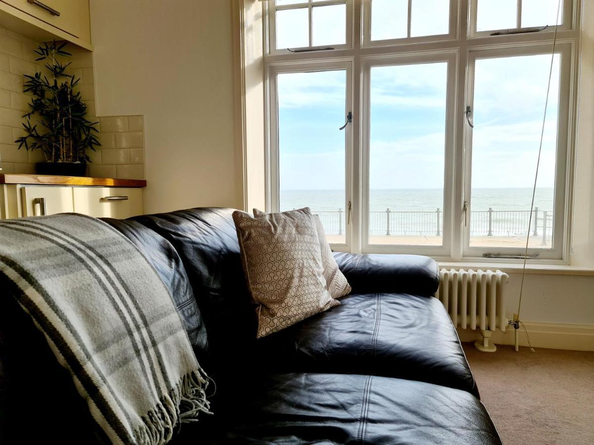 Vitamin Sea - Beachfront Apartment - Sleeps 4 Ramsgate Bagian luar foto