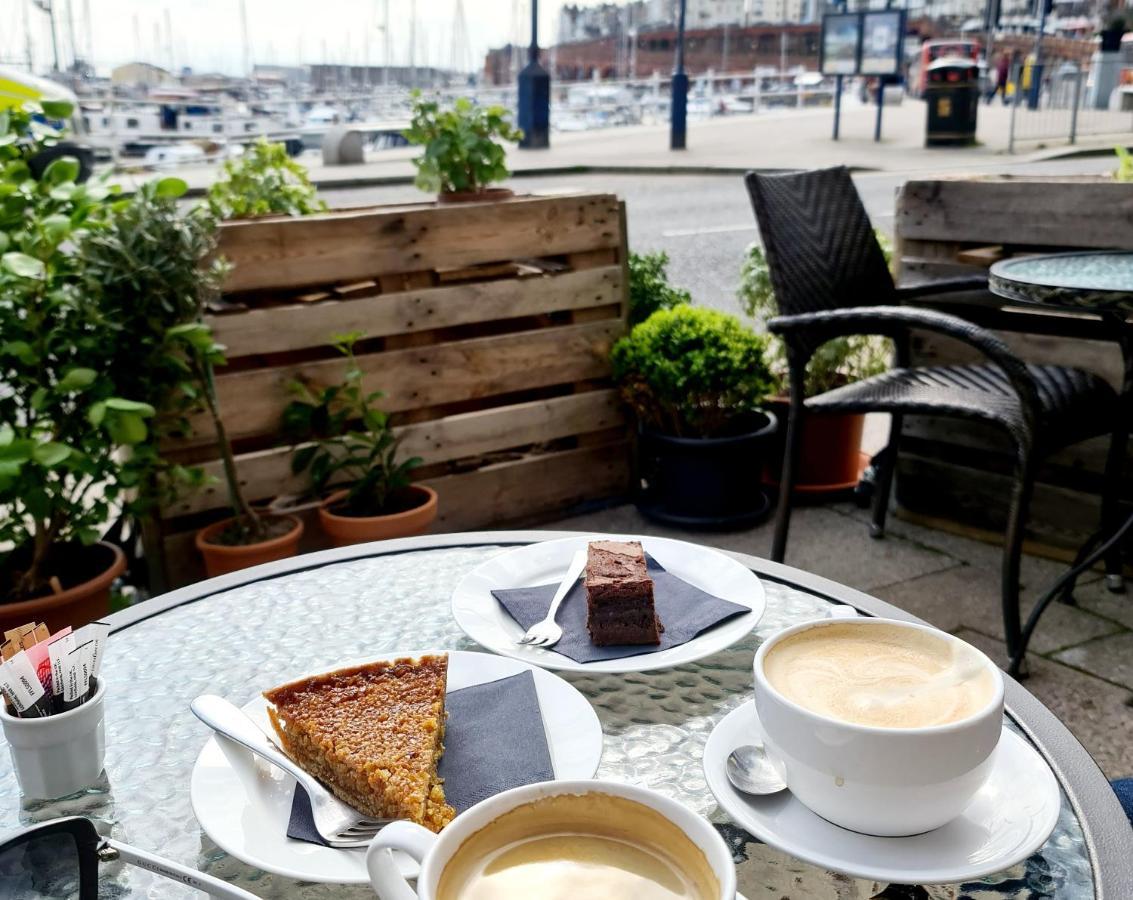 Vitamin Sea - Beachfront Apartment - Sleeps 4 Ramsgate Bagian luar foto